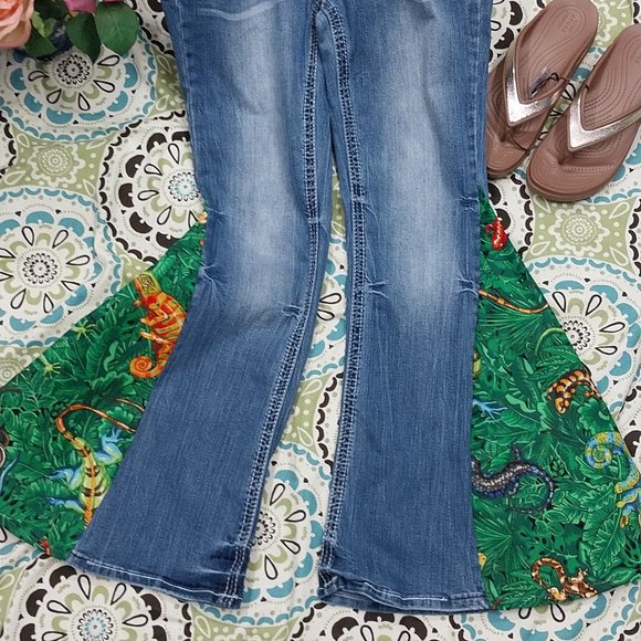 Amethyst Jeans Denim - 2665 Size 11 Amethyst Stretch Upcycled Bell-Bottoms